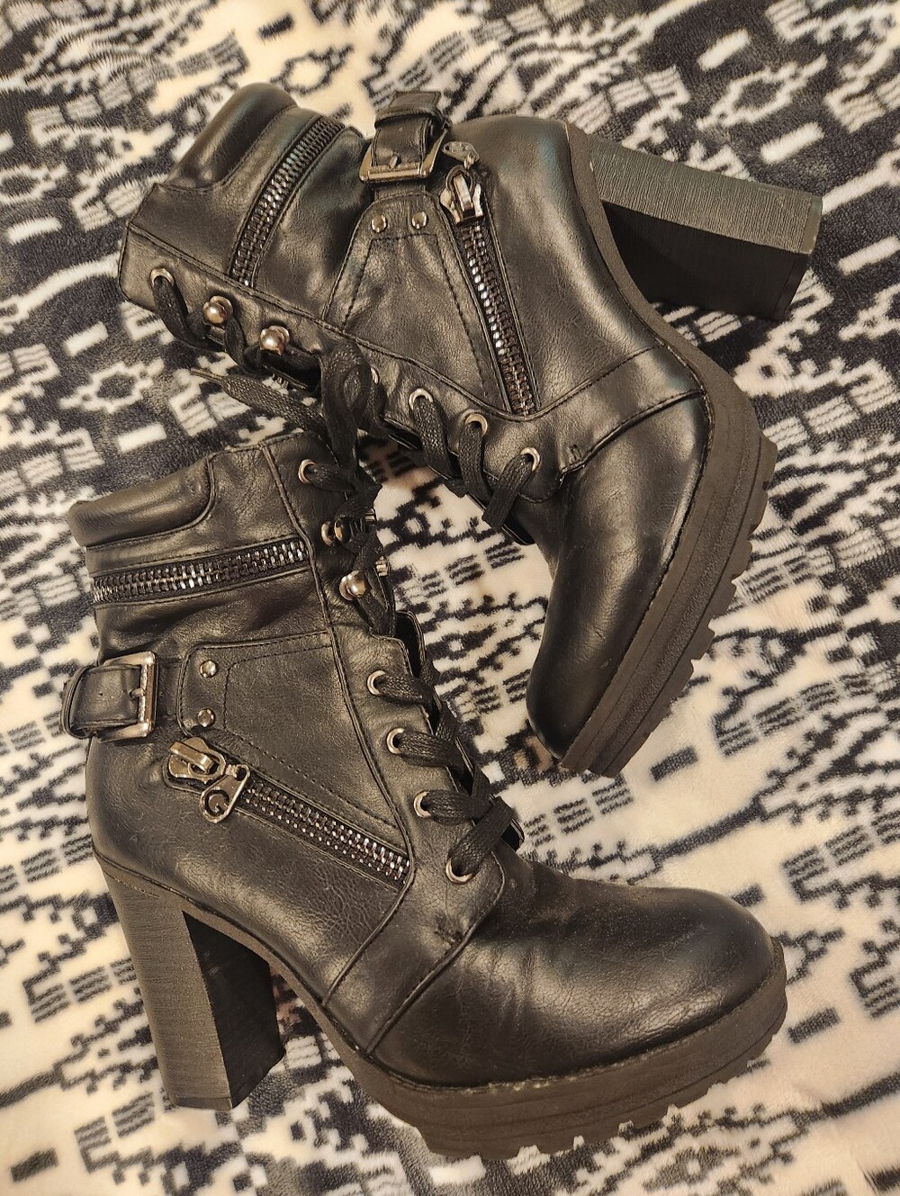 Guess Woman's Black Leather Lace-Up Ankle Boots with Zipper and Buckle, Size 7.5